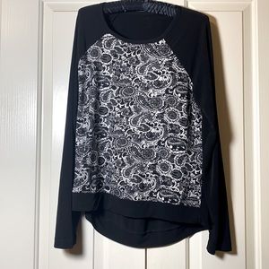 Top, black and white print, size medium.